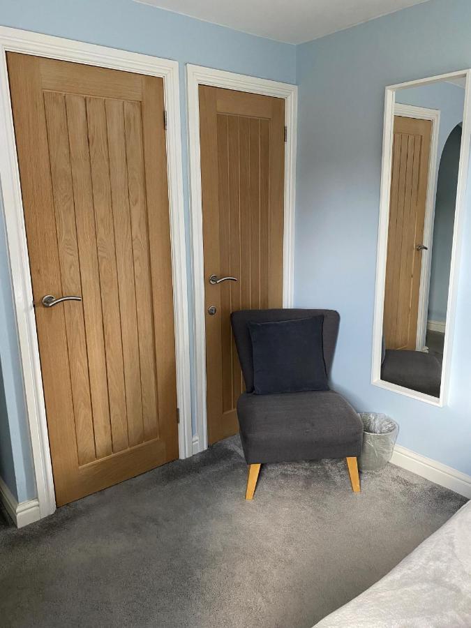15 Maple Court Apartment *